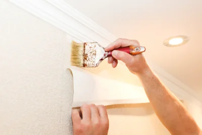 Pose de papier peint à Languédias — revêtements muraux et toiles de verre